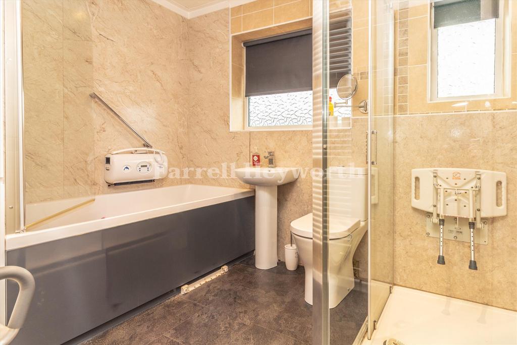 Bathroom image 3