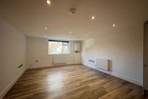 3 bedroom apartment to rent, Linden Grove, New Malden KT3