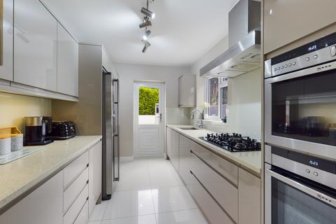 3 bedroom semi-detached house to rent, Arnison Avenue, High Wycombe, Buckinghamshire, HP13 6BU