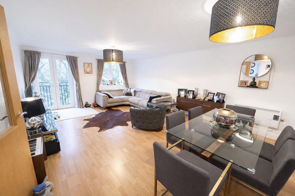 3 bed terraced house to rent Roman Way, Carshalto