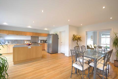 4 bedroom detached house for sale, Courtleigh Avenue, Hadley Wood, Hertfordshire, EN4