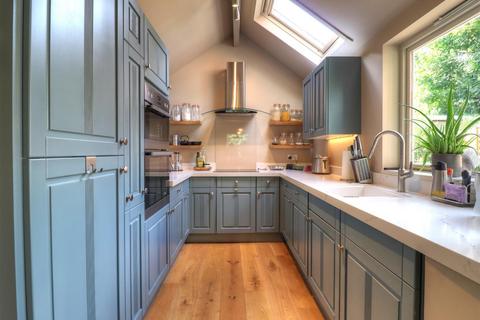 3 bedroom house to rent, Market Square, Kineton, Warwick