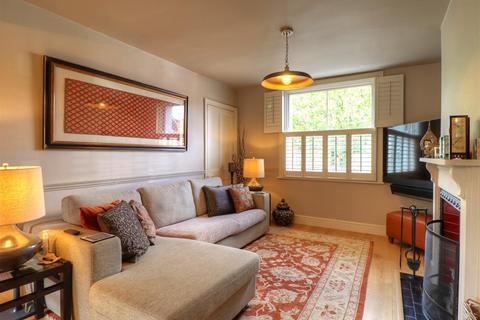 3 bedroom house to rent, Market Square, Kineton, Warwick