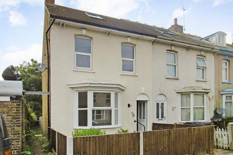 3 bedroom end of terrace house to rent, South Road, Herne Bay