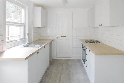 3 bedroom end of terrace house to rent, South Road, Herne Bay