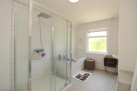3 bedroom end of terrace house to rent, South Road, Herne Bay