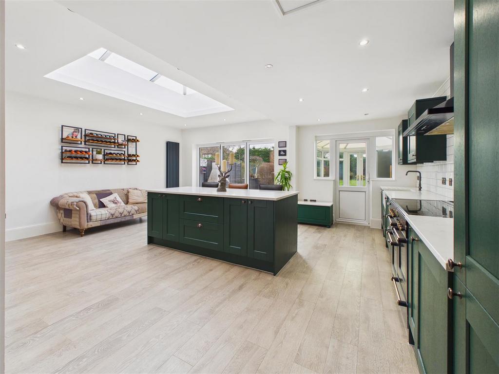 Kitchen / Living Area