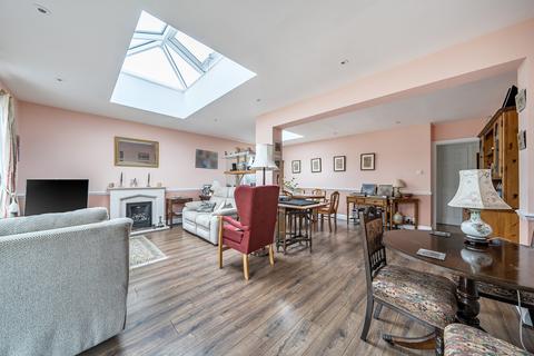 3 bedroom bungalow for sale, Lois Drive, Shepperton, TW17