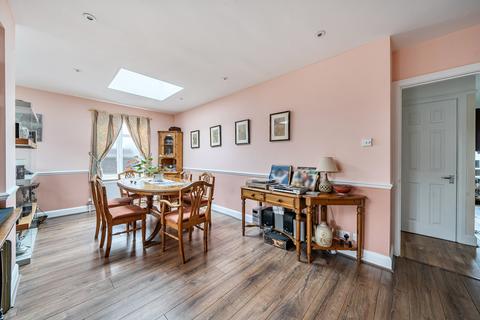 3 bedroom bungalow for sale, Lois Drive, Shepperton, TW17