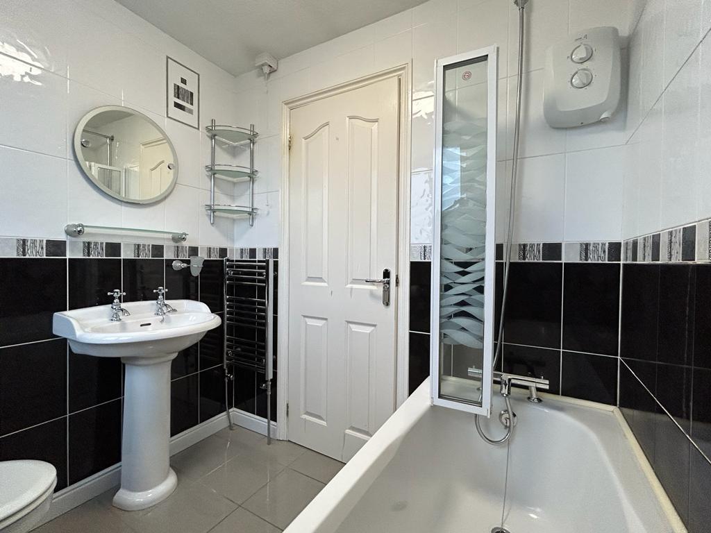23 Lime Kiln Bathroom.jpg
