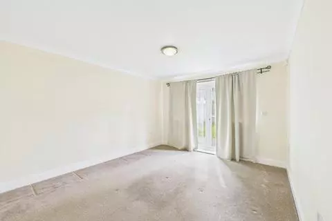 2 bedroom ground floor flat to rent – pohled 5
