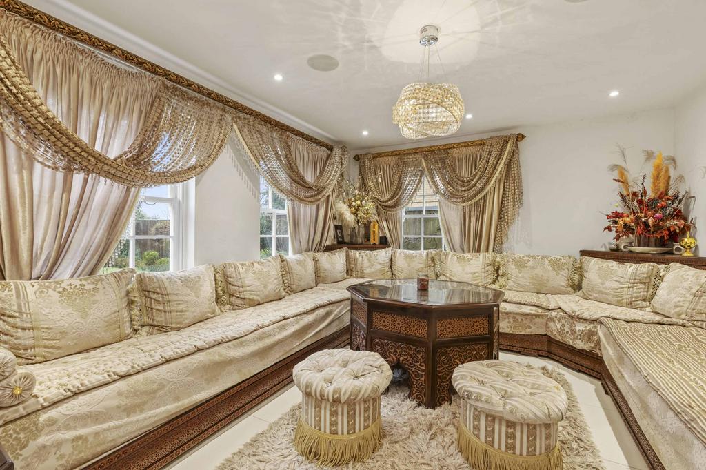 12 Chilterns Park, SL8 5 LB (LOW RES)-15