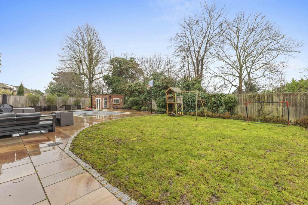 12 Chilterns Park, SL8 5 LB (LOW RES)-21