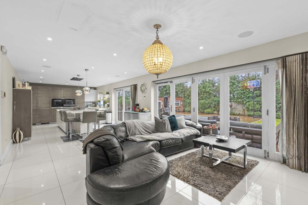 12 Chilterns Park, SL8 5 LB (LOW RES)-16