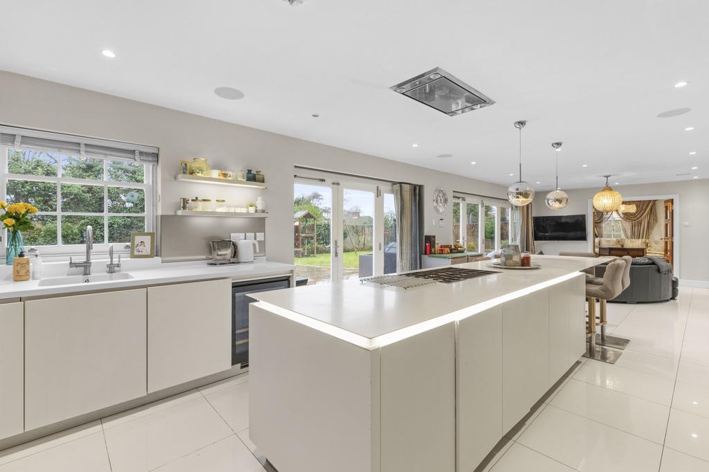 12 Chilterns Park, SL8 5 LB (LOW RES)-20