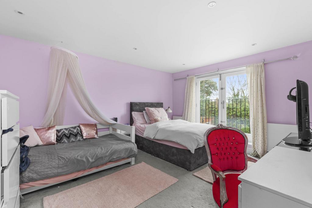 12 Chilterns Park, SL8 5 LB (LOW RES)-8