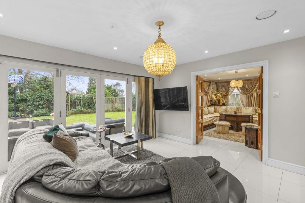 12 Chilterns Park, SL8 5 LB (LOW RES)-17