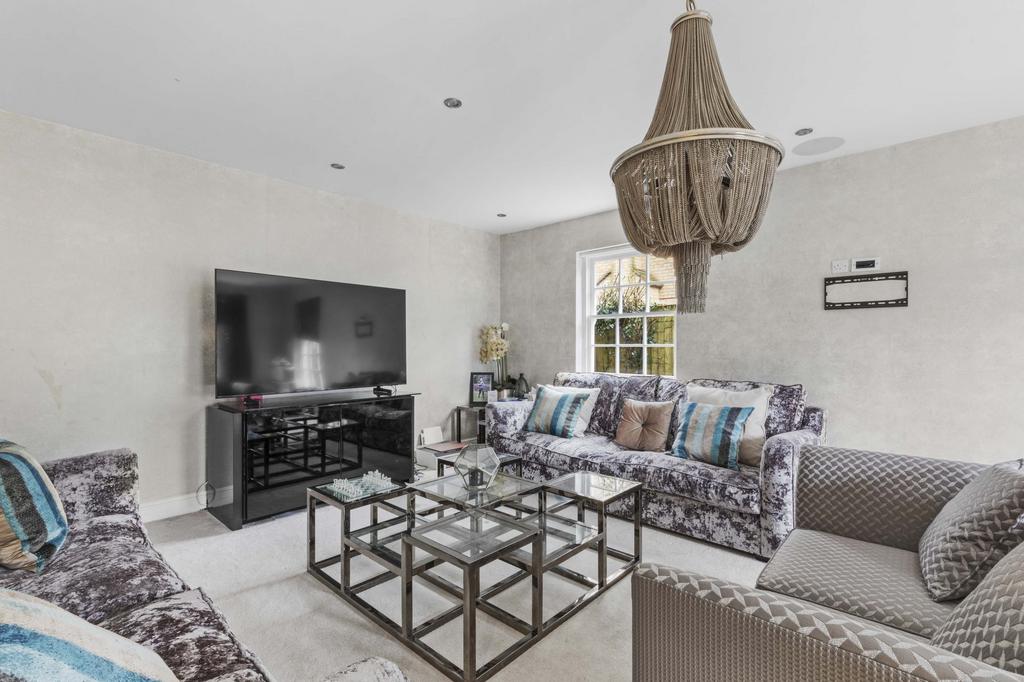 12 Chilterns Park, SL8 5 LB (LOW RES)-13