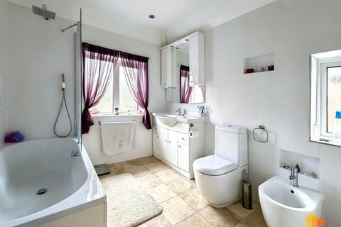 3 bedroom detached house for sale, Chartridge Lane, Chesham, HP5