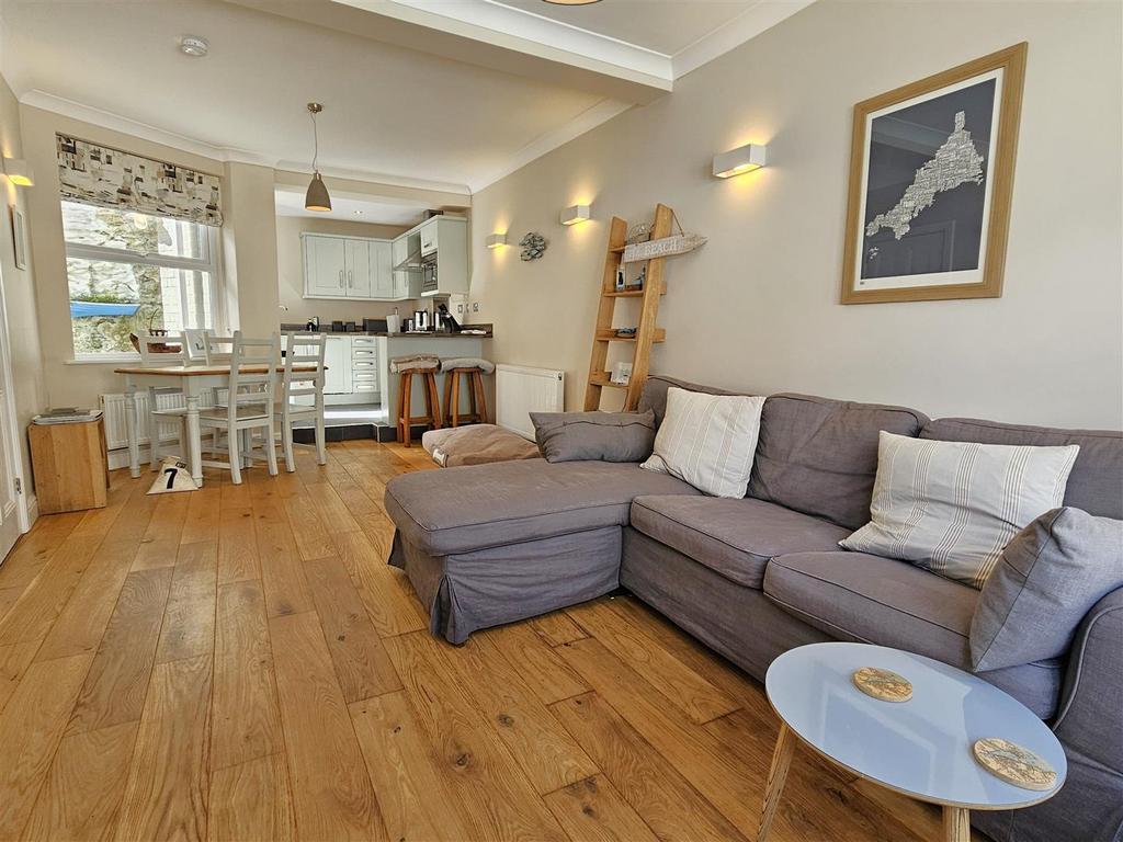 Living area 4.jpg