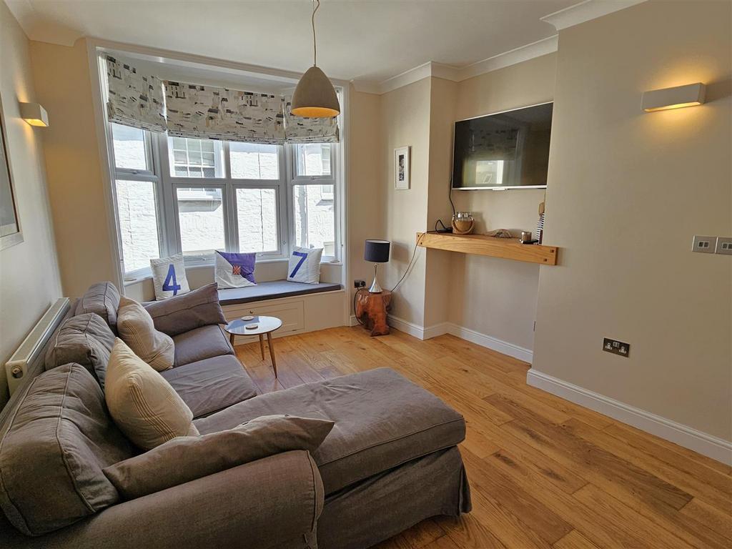 Living area 3.jpg