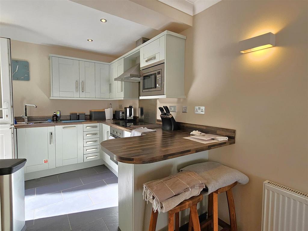 Kitchen 2.jpg