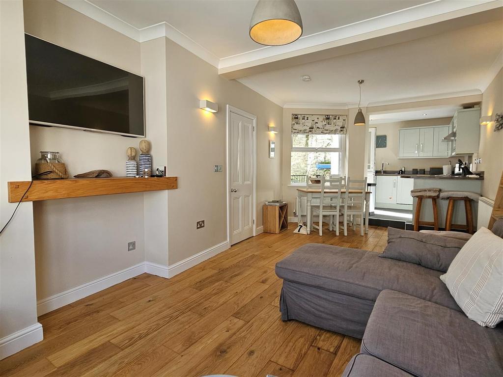 Living area 2.jpg