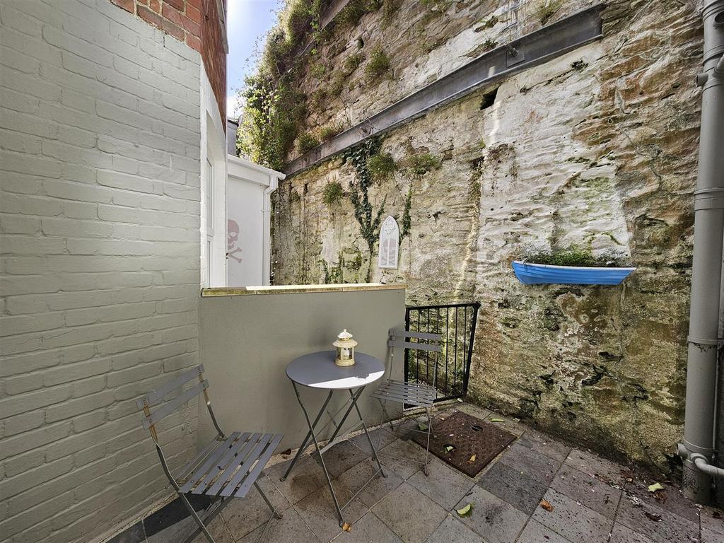 Sitting out area.jpg