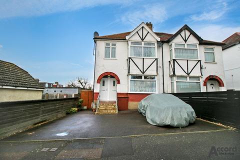 2 bedroom maisonette to rent, Cromer Road, Hornchurch, RM11