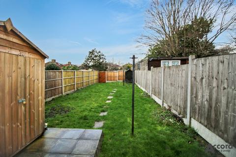 2 bedroom maisonette to rent, Cromer Road, Hornchurch, RM11