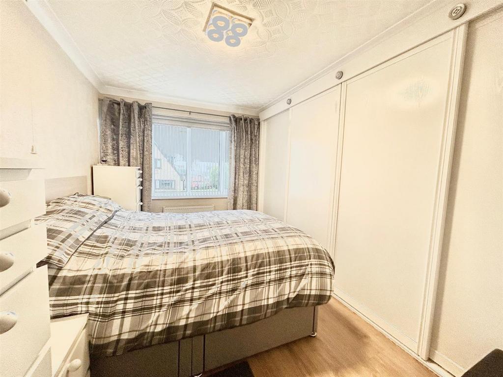 Bedroom 1.jpg