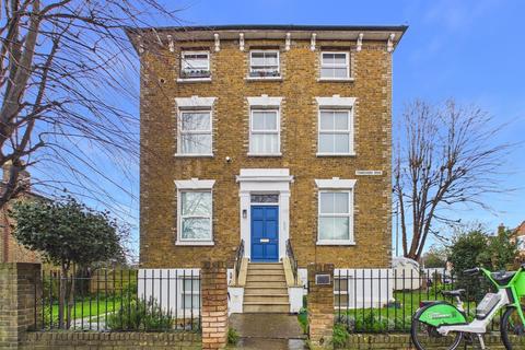 Studio to rent, Sheen Road, Richmond
