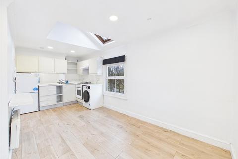 Studio to rent, Sheen Road, Richmond