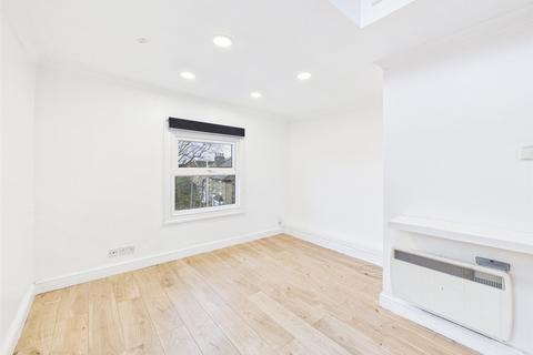 Studio to rent, Sheen Road, Richmond