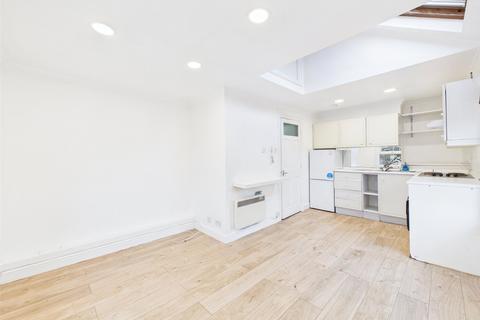 Studio to rent, Sheen Road, Richmond