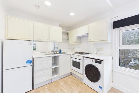 Studio to rent, Sheen Road, Richmond