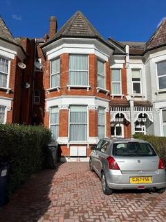 3 bedroom flat to rent, Woodside Park Road, North Finchley (nr Woodside Park Tube) N12