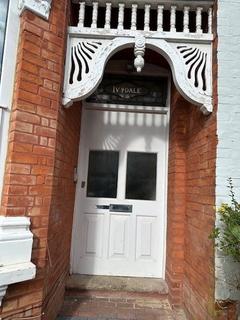 3 bedroom flat to rent, Woodside Park Road, North Finchley (nr Woodside Park Tube) N12