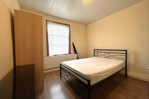 4 bedroom terraced house to rent, Locket Road, Harrow HA3