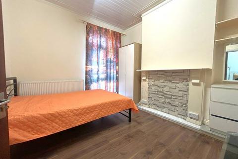 4 bedroom terraced house to rent, Locket Road, Harrow HA3