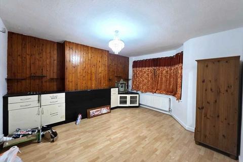 4 bedroom terraced house to rent, Greenbank Avenue, Wembley