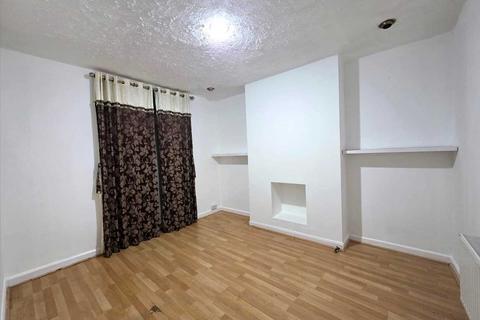 4 bedroom terraced house to rent, Greenbank Avenue, Wembley
