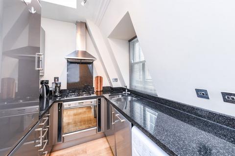 2 bedroom flat for sale, Elizabeth Mews, London NW3