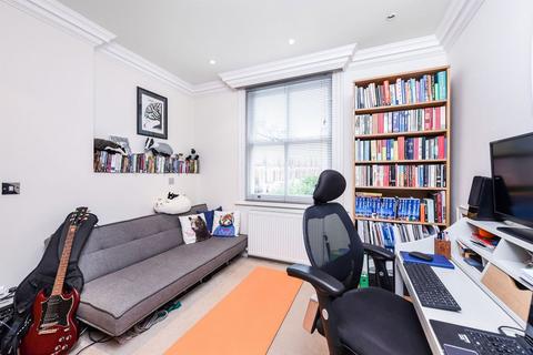 2 bedroom flat for sale, Elizabeth Mews, London NW3