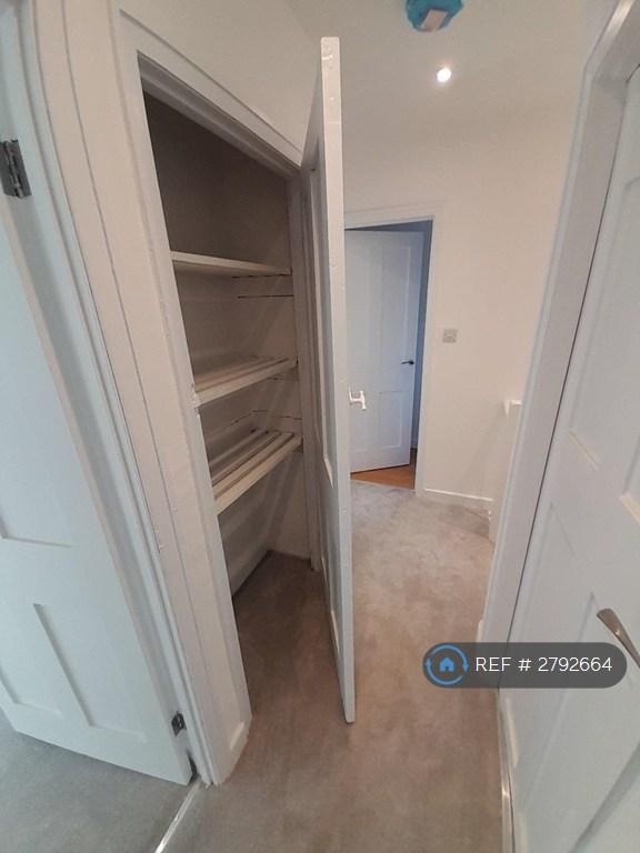 Airing Cupboard (Landing)