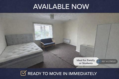 3 bedroom flat to rent, University Area Available Now, Reading, RG6