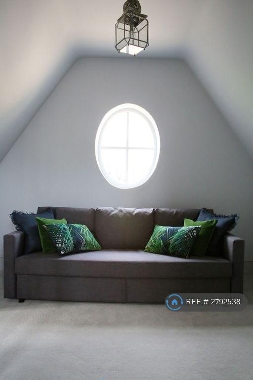 Open Landing With Sofabed