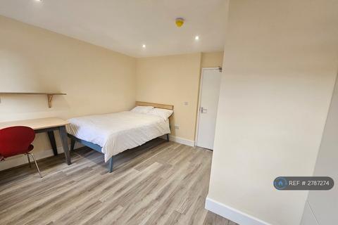 1 bedroom in a house share to rent, Blackthorn St, London, E3