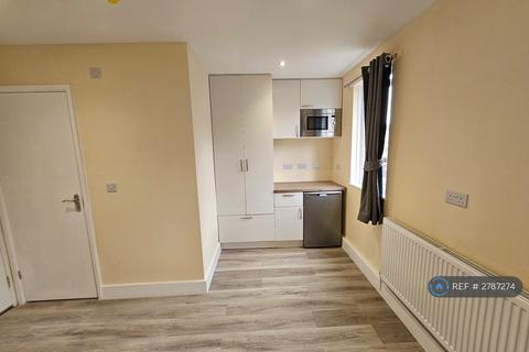 1 bedroom in a house share to rent, Blackthorn St, London, E3