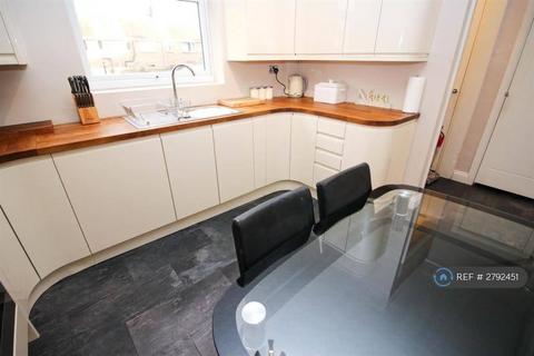 3 bedroom terraced house to rent, Weldon Crescent, Newcastle Upon Tyne, NE7